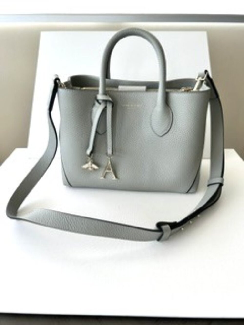 Aspinal of London Midi London Tote – Light Grey Pebbled Leather - Picture 4 of 11